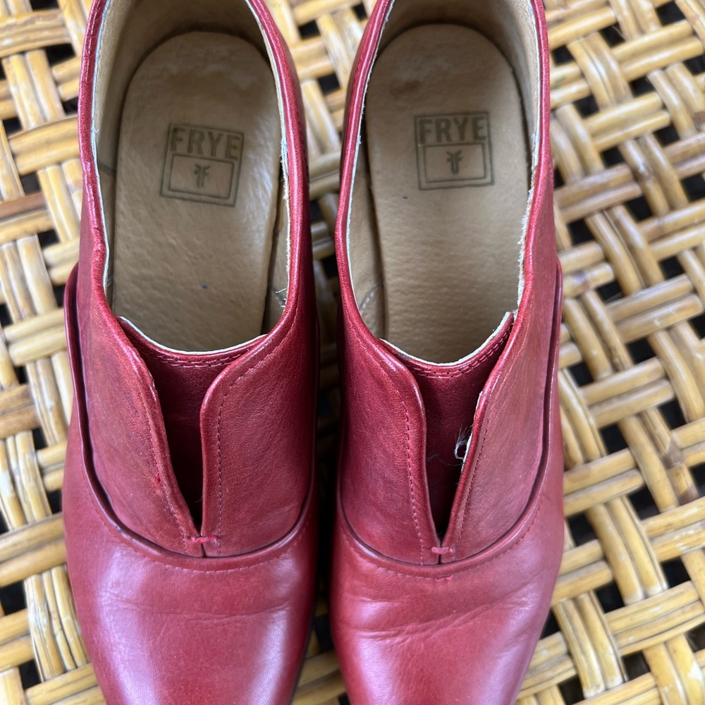 Frye Red Heeled Boots with Sleek Design and Textured Leather - Picture 4 of 5